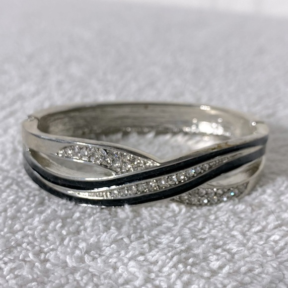 Vintage Elegant Silver & Black Tone Metal Bracelet - Picture 1 of 11